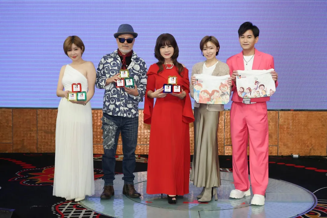 孟慶而（左起）、班鐵翔、龍千玉、王瞳、吳俊宏18日至高雄出席公益活動。（圖／台灣愛與希望國際關懷協會）