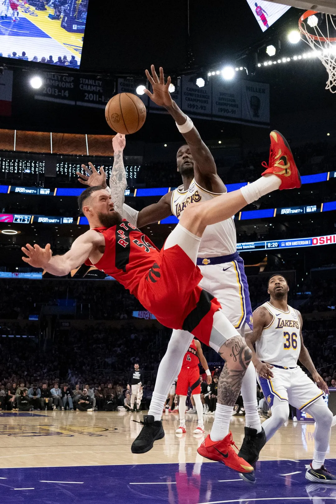 艾頓10投10中轟下25分、13籃板、1助攻且0失誤。（圖／美聯社，下同）