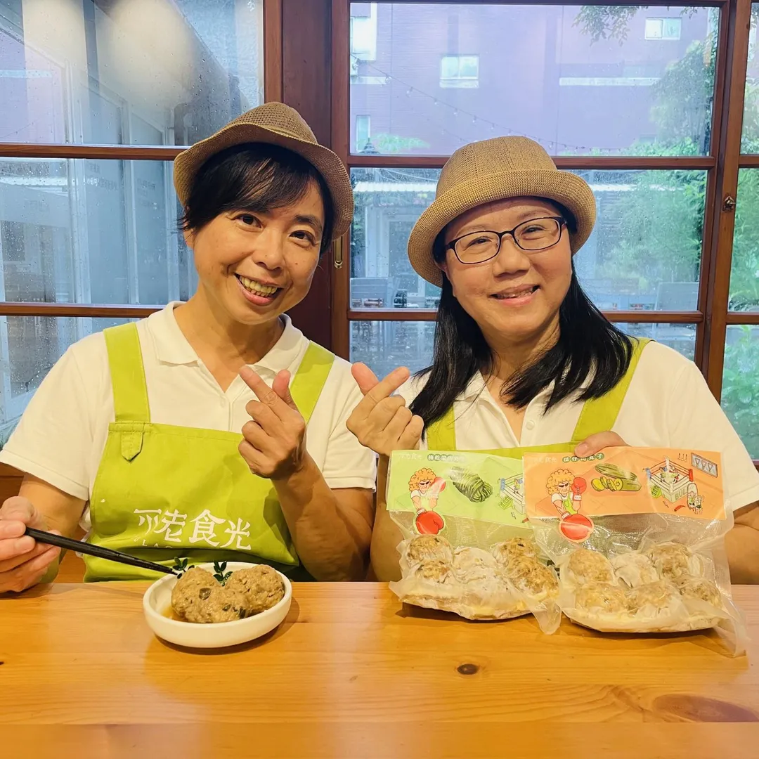 不老食光餐廳有16位阿公阿嬤投入餐飲服務。（圖／台中市政府提供）
