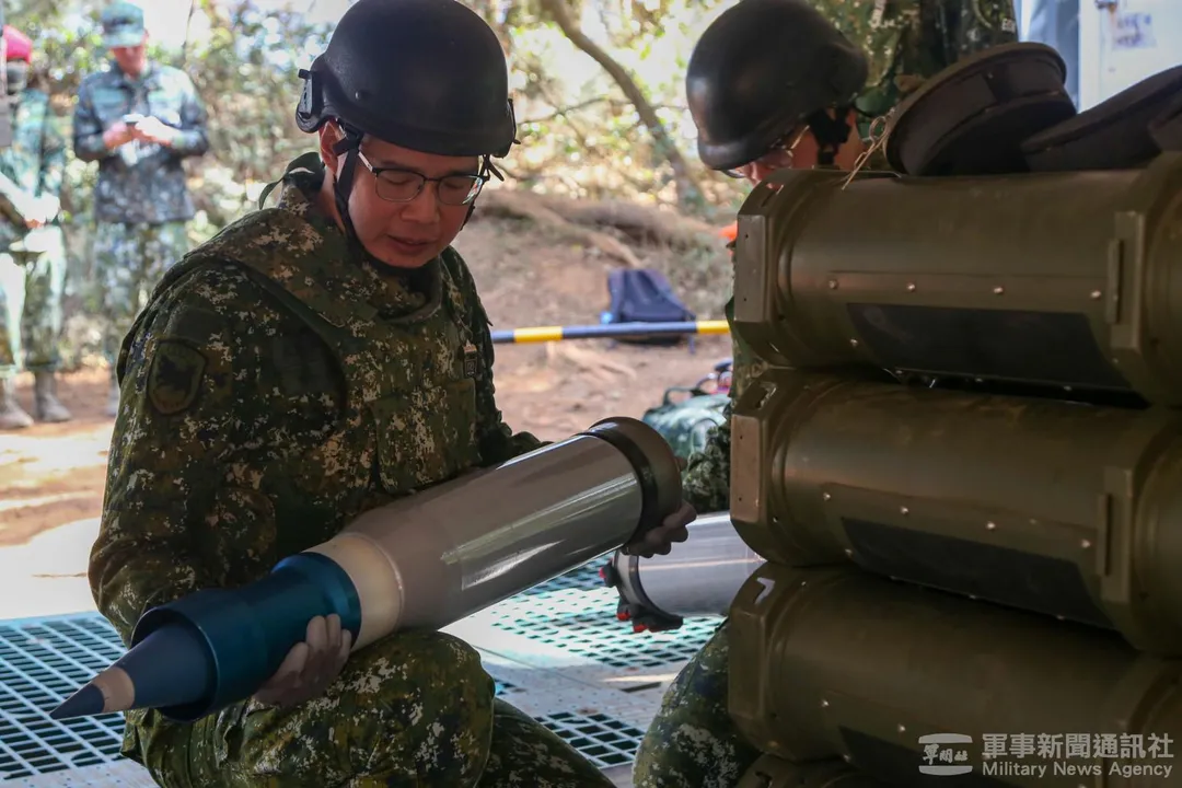 國防部將籌購120公厘戰車砲彈；圖為M1A2T戰車的120公厘訓練彈。(圖/軍聞社)