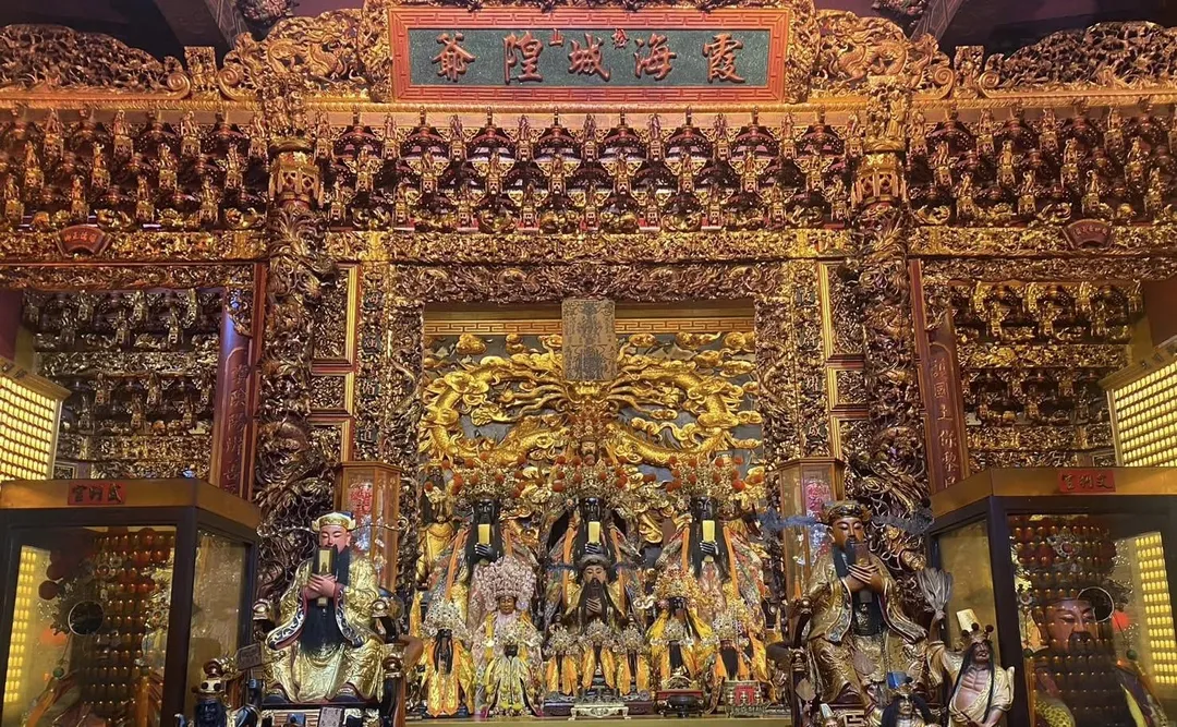 松山霞海城隍廟祀奉主神城隍爺。(圖/翻攝自霞海城隍廟臉書)