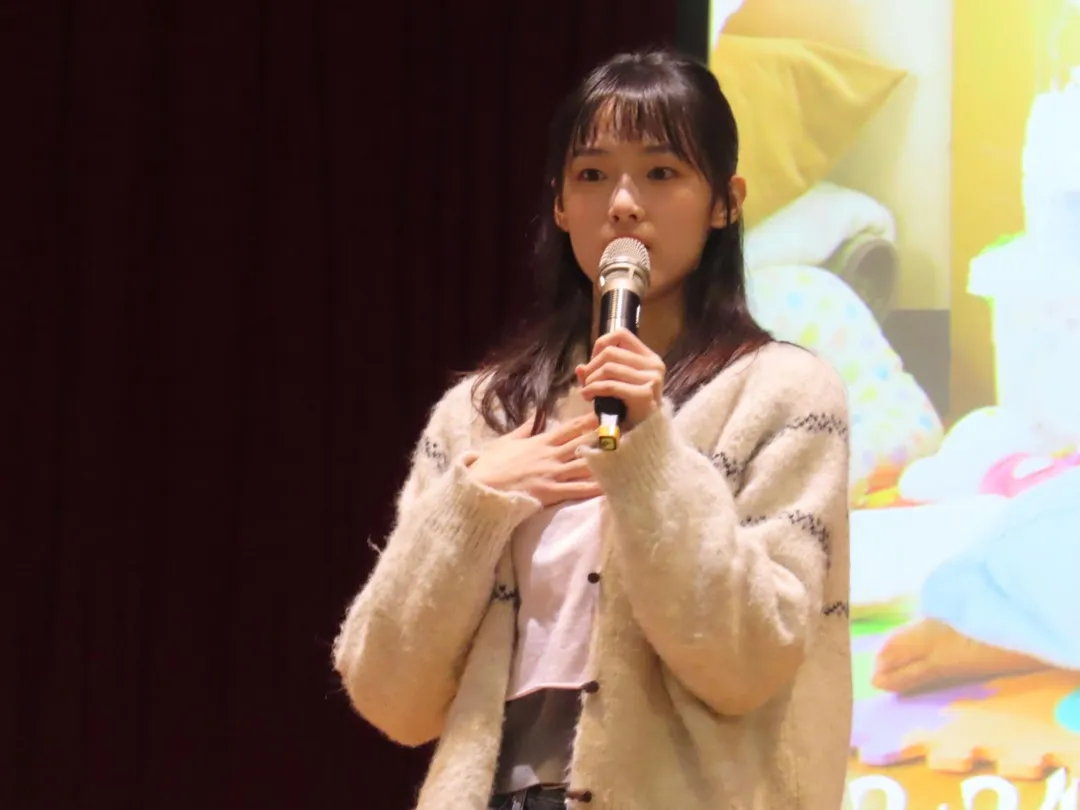 何曼希在台中女子監獄與收容人對談。（圖／壹壹喜喜電影 提供）