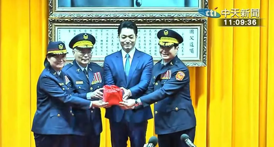 台北市長蔣萬安出席新任台北市警察局長交接布達典禮。（中天新聞）