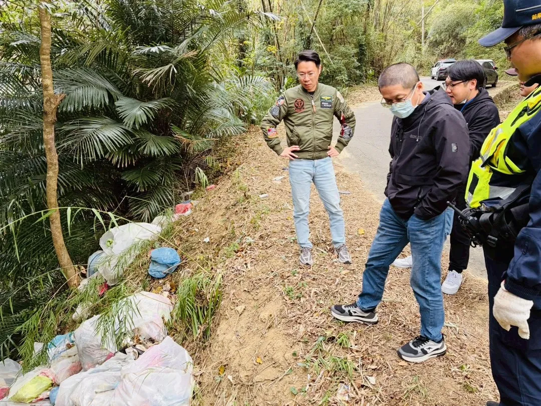 苗栗永和山水庫遭棄置40噸垃圾。（圖／縣議員陳光軒提供）