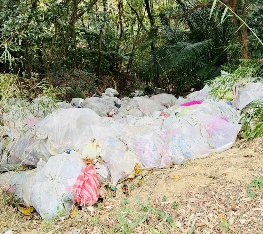 苗栗永和山水庫遭棄置40噸垃圾。（圖／縣議員陳光軒提供）