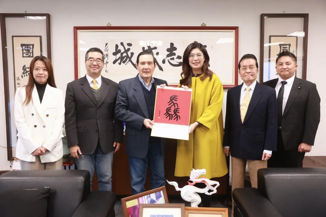 鄭麗文拜會馬英九。（圖／國民黨提供）
