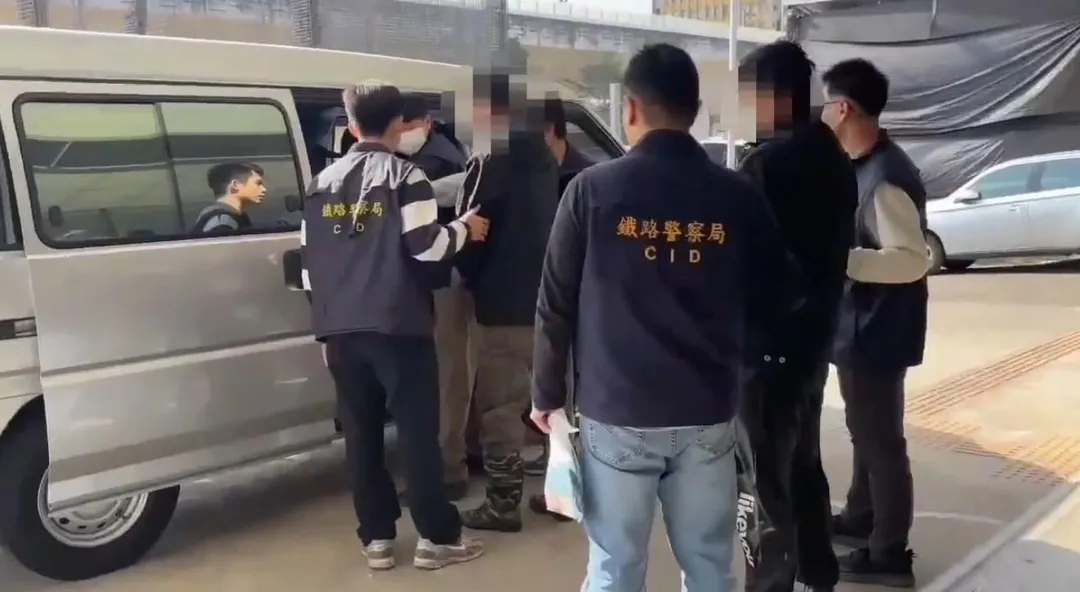 日前順利將2名蔡姓及1名林姓嫌犯查緝到案，一舉瓦解該竊盜集團。（圖／鐵路警察局台中分局提供）