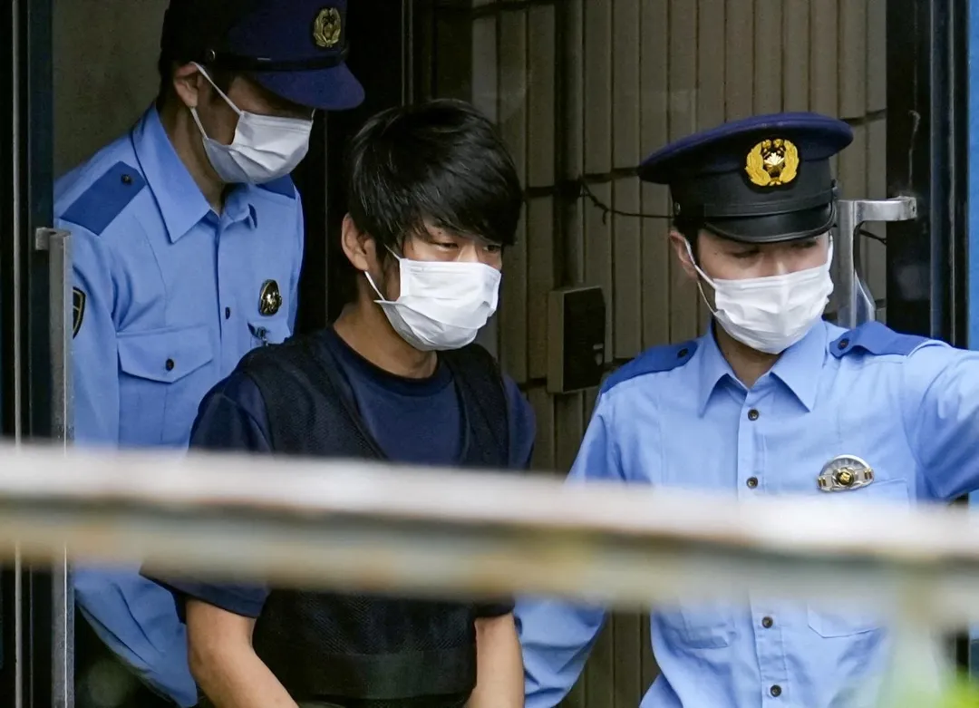 開槍射殺安倍晉三的兇手山上徹也遭判無期徒刑。（圖／路透）
