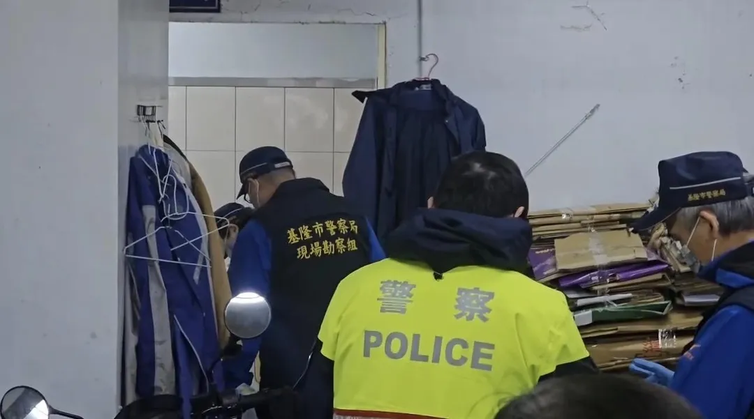 警方到場鑑識採證。（圖／翻攝畫面）