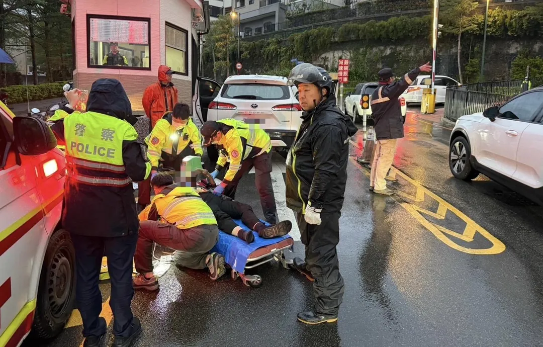 新店一名Uber女駕駛在車上猝死。（圖／翻攝畫面）