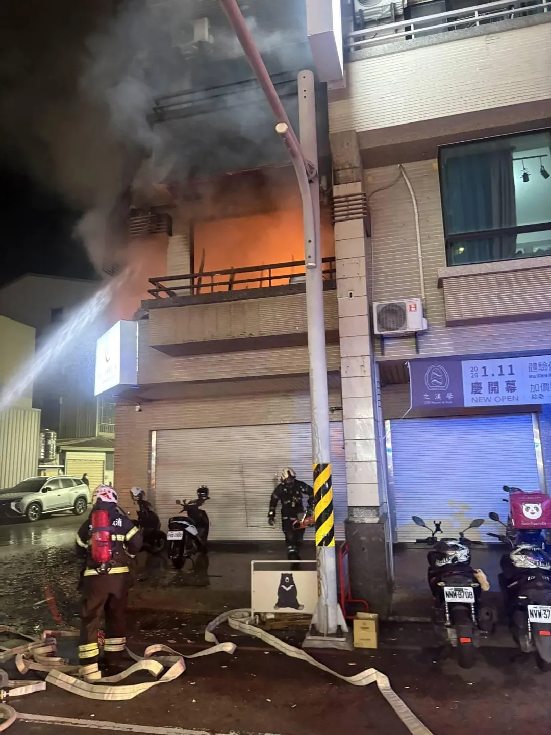 台南市東區的火災現場。（圖／中天新聞）