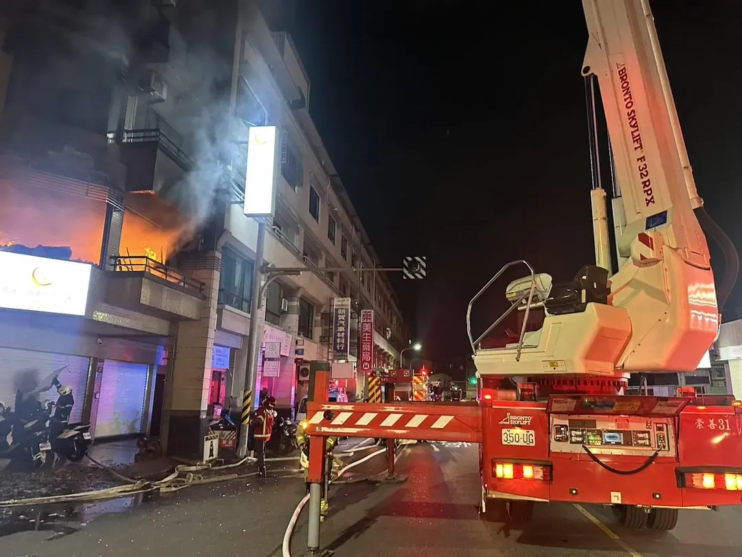 台南市東區的火災現場。（圖／中天新聞）