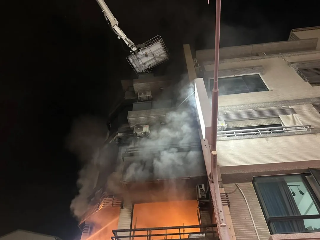 台南市東區的火災現場。（圖／中天新聞）