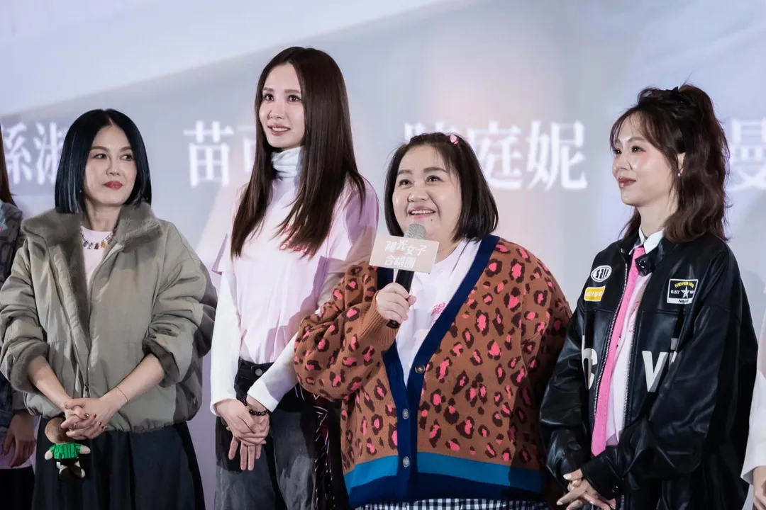 何曼希首次演電影就破億，鍾欣凌搞笑說：「我都從青春期等到更年期了！」（圖／壹壹喜喜電影 提供）