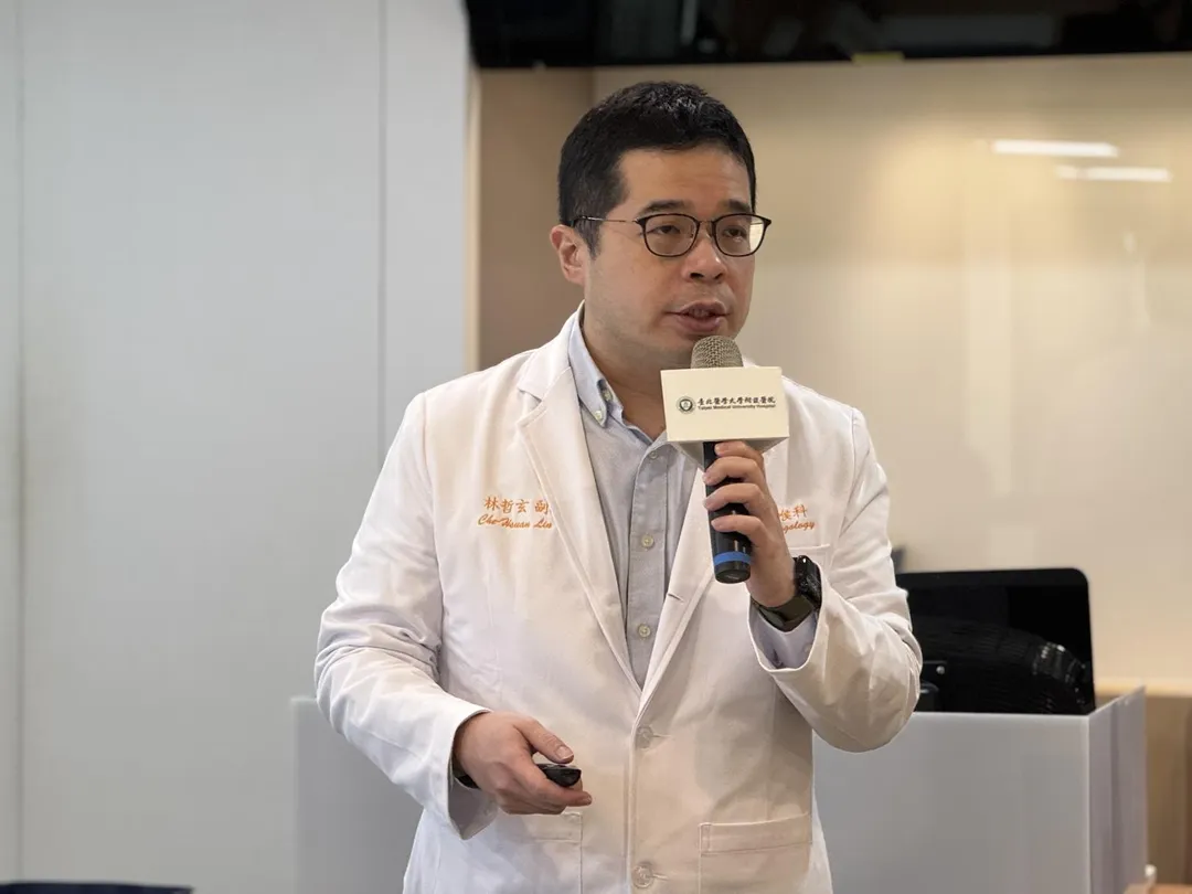 北醫附醫耳鼻喉科林哲玄主任表示，耳鼻科於術前中後提供導引及追蹤照護，展現跨團隊合作在顱底微創手術中的關鍵價值。（圖／臺北醫學大學）