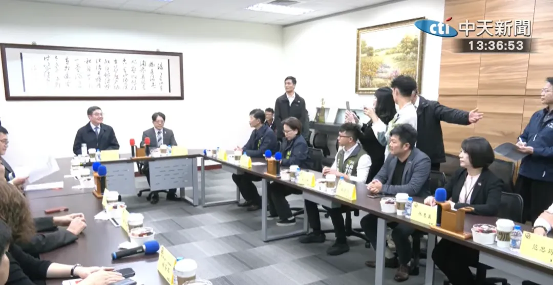 卓榮泰南下傾聽產業心聲。(圖/中天新聞)
