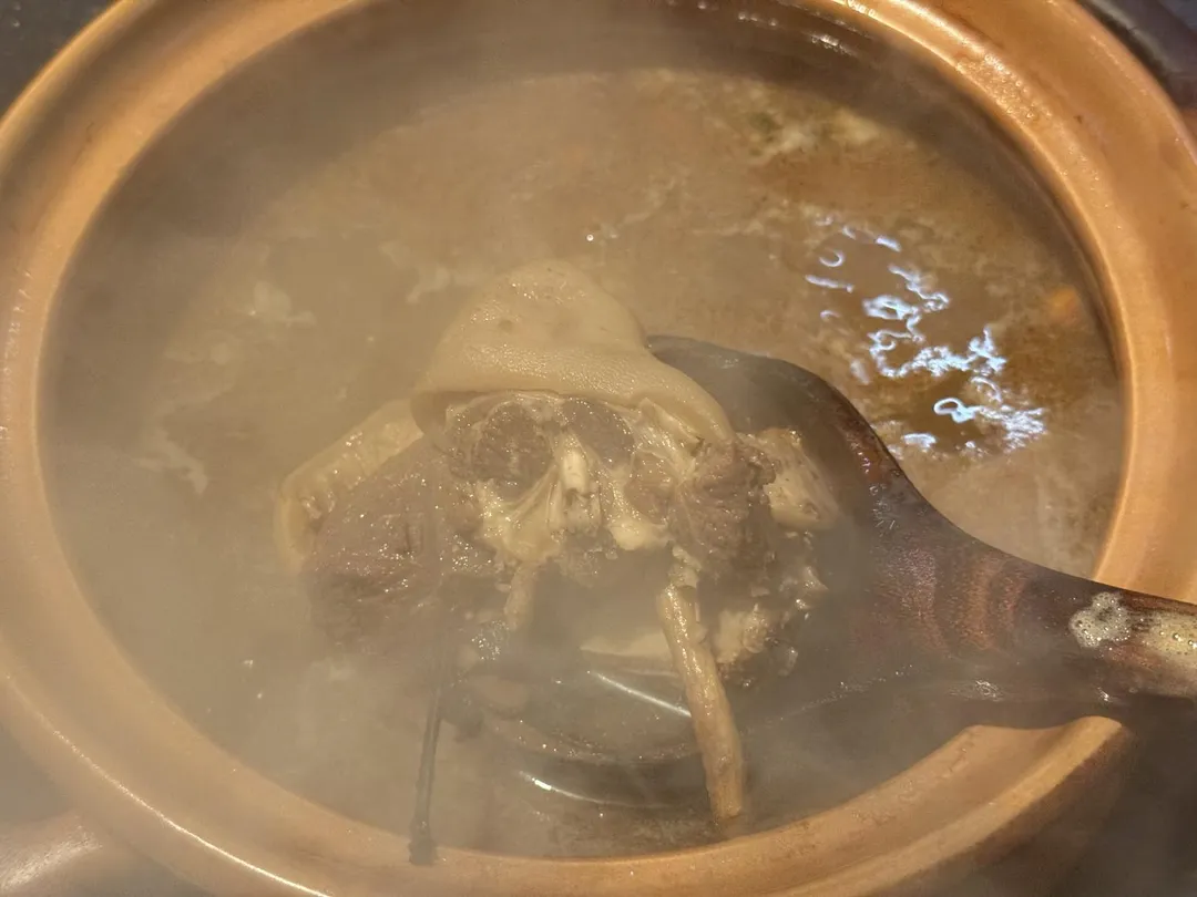以甕各別熬煮的。(圖/黃宏輝提供)
