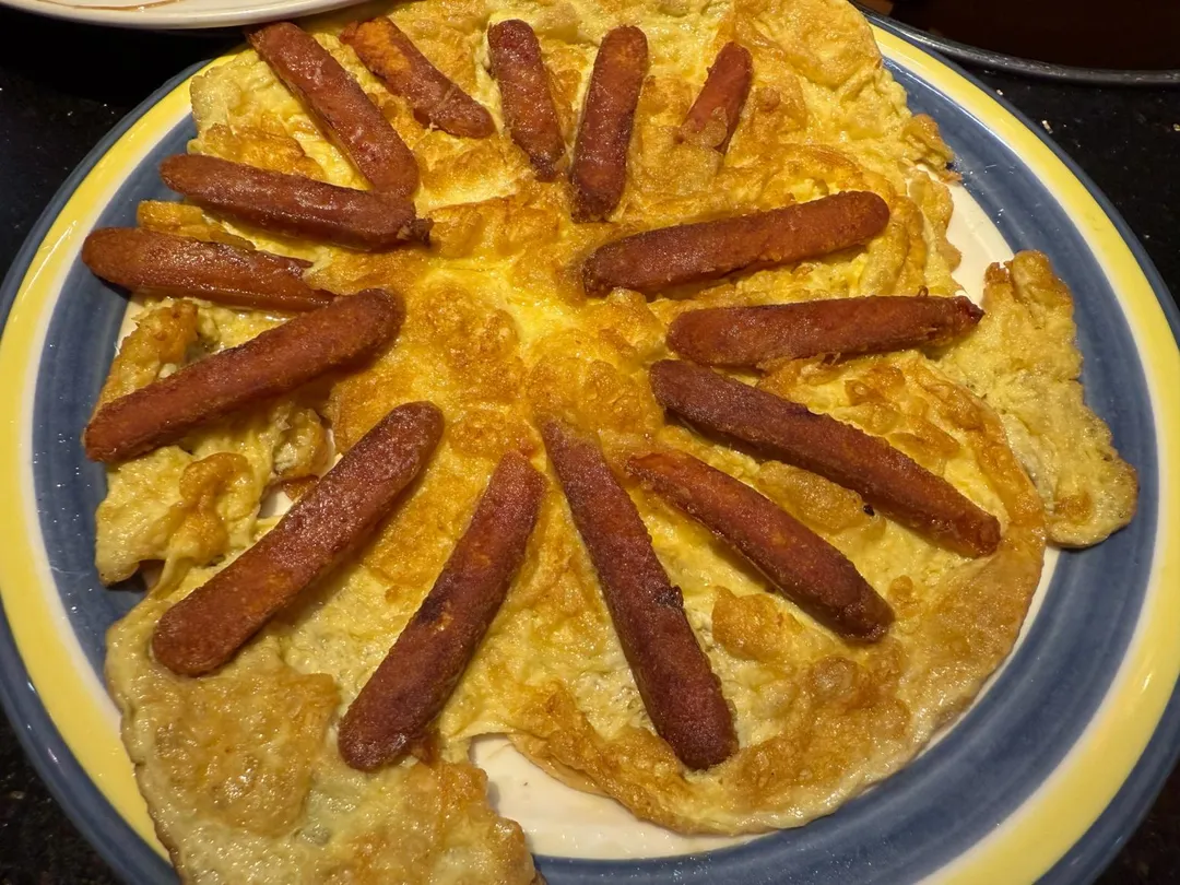 烏魚子炒蛋卻像熱狗。(圖/黃宏輝提供)