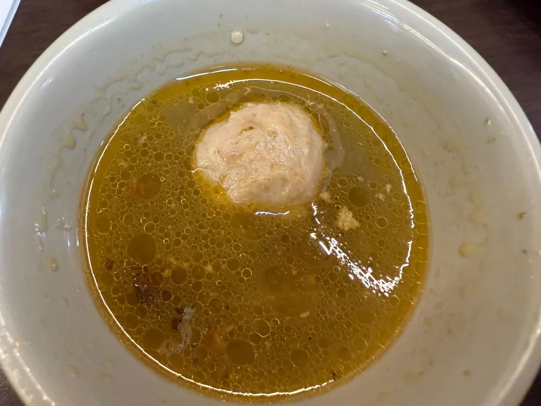 混濁湯中有蟹黃。(圖/黃宏輝提供)