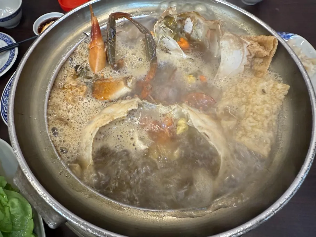 紅蟳入鍋。(圖/黃宏輝提供)
