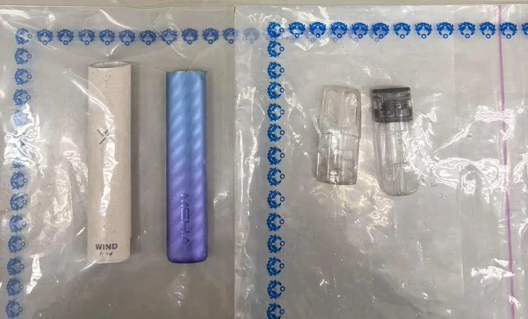 警方在車上查獲毒品菸彈。（圖／翻攝畫面）