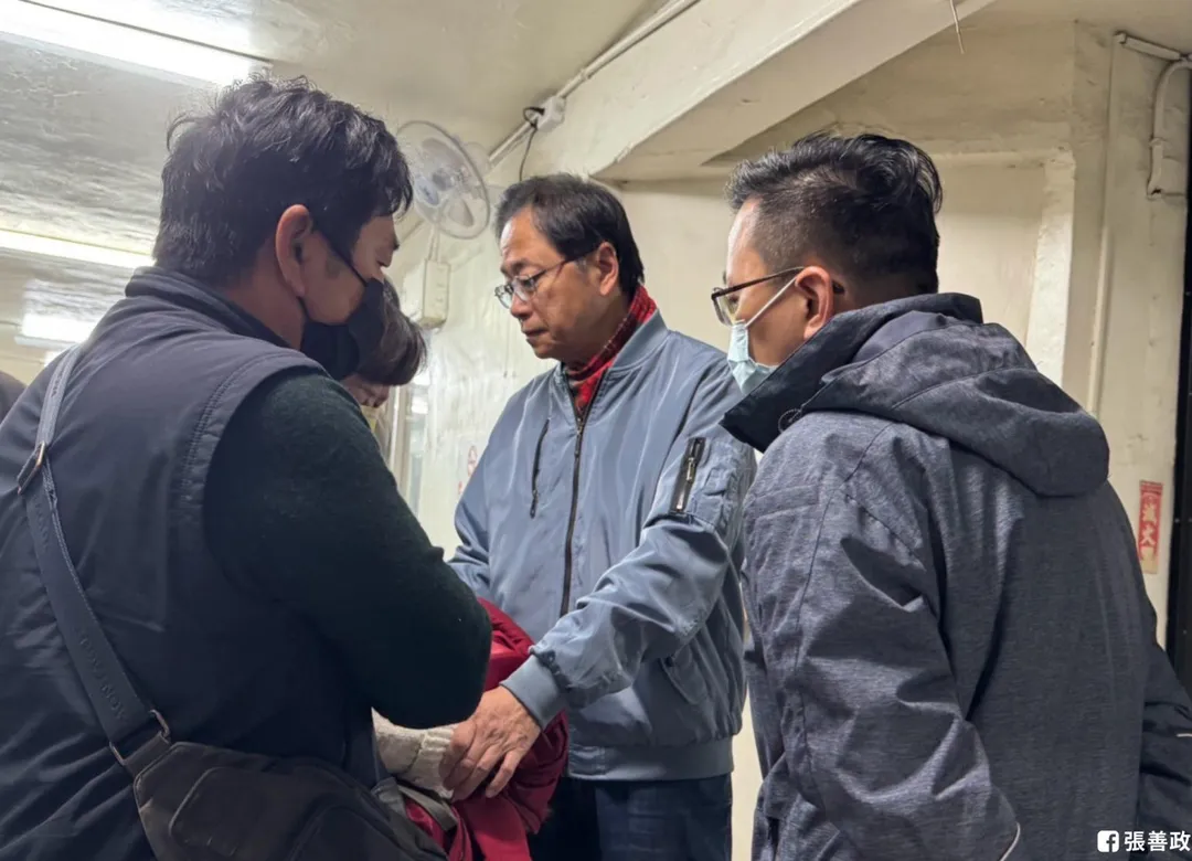 桃園市長張善政深夜赴殯儀館致哀。（圖／張善政臉書）