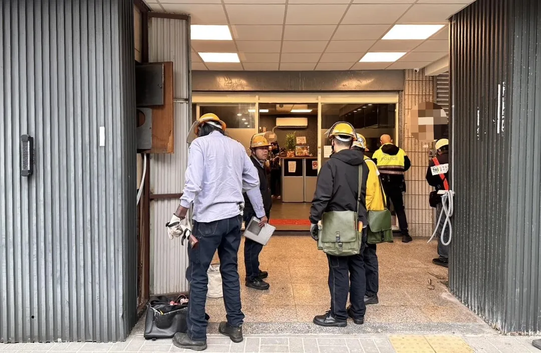 警方與市府相關單位強勢斷水斷電。（圖／翻攝畫面）