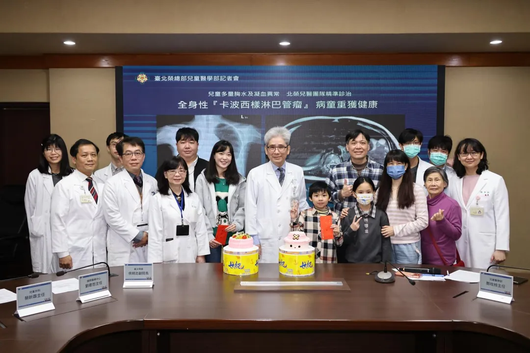 詹小弟確診後開始接受mTOR抑制劑與靜脈注射雙磷酸鹽治療,目前呼吸狀況明顯改善,肋膜積液顯著減少。(圖/台北榮總)