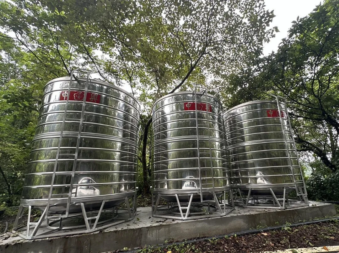 忠治里簡水系統新設3座10噸不銹鋼蓄水塔，讓居民用水更穩定。（圖／新北市政府提供）