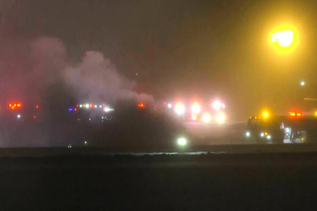 美國緬因州班戈國際機場一架私人飛機起飛時翻覆起火，機上6人全數罹難。（圖／美聯社）