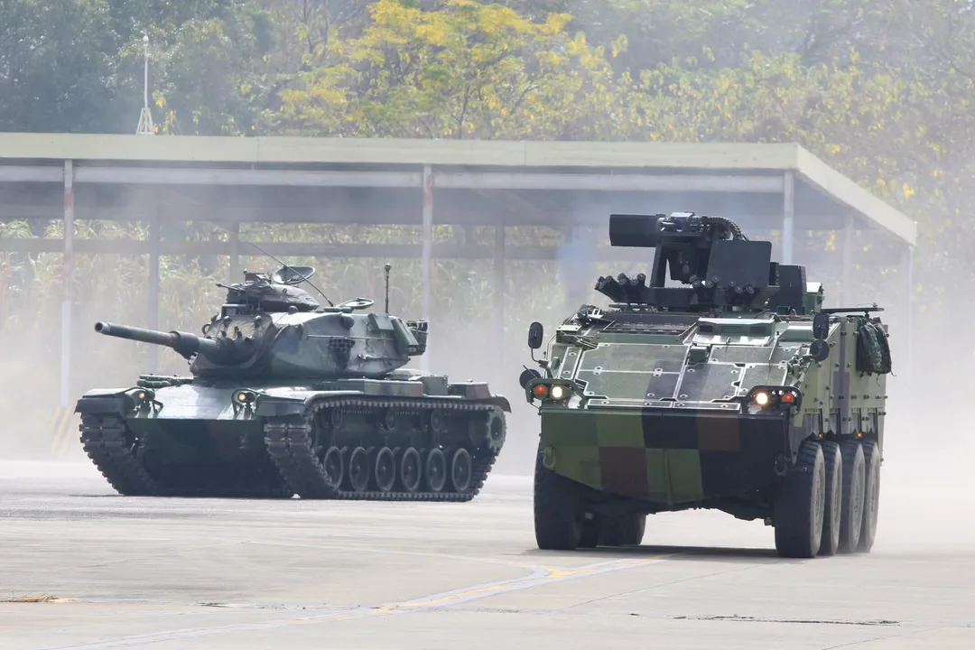 第586旅的M60A3戰車、CM32裝甲車。(圖/宋玉寧攝)