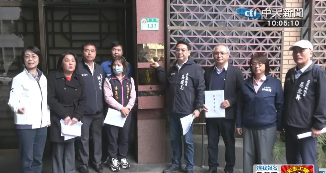 國民黨立委翁曉玲、陳玉珍、林倩綺及花蓮縣議會黨團赴台北地檢署告發劉世芳、陳駿季、龔明鑫等３位部長涉犯廢弛職務、過失致死等罪。（中天新聞）