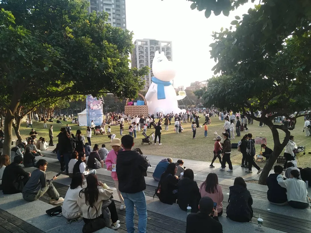 巨型姆明-氣偶吸引大量人潮。（圖／台中市政府提供）