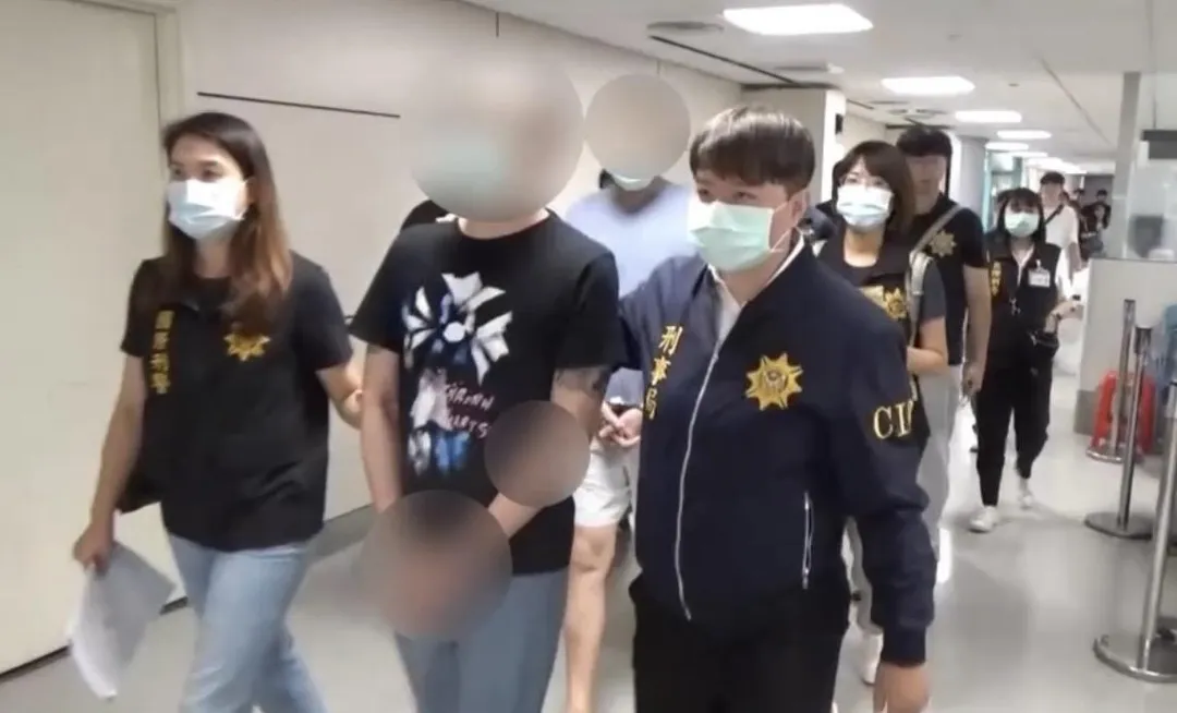 刑事局日前從馬國押解嫌犯回國歸案。（圖／翻攝畫面）
