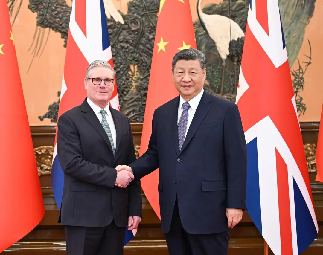 大陸國家主席習近平在京會見英國首相施凱爾。（圖／新華社）