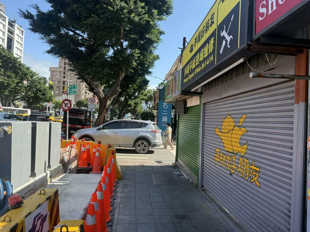 捷運北環段工程變電箱影響店家，捷運局已達成共識並完成遷移。（圖／台北市政府提供）