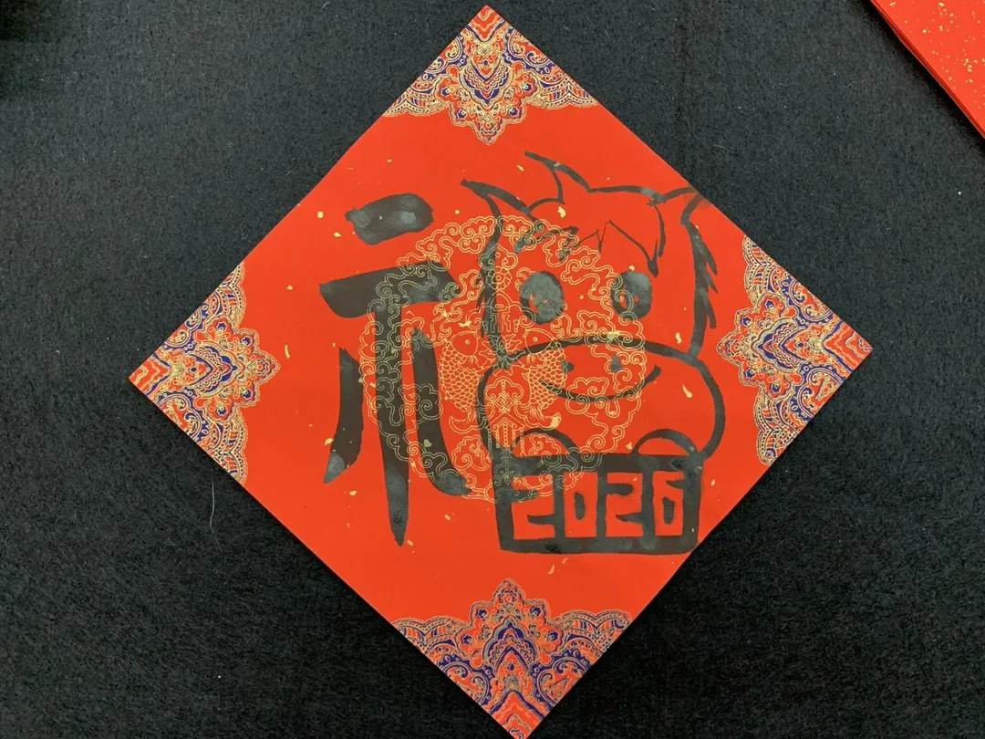 春聯的前身其實就是符令的概念，從古人的詩句中也能感受到像現代更換春聯的即景。（圖／林意欽攝影）