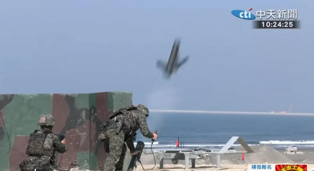海軍陸戰隊於今年1月29日首次公開發射中科院的勁蜂一型滯空彈藥（攻擊型無人機）實彈操演，未料發射後5秒自行墜毀。（中天新聞）