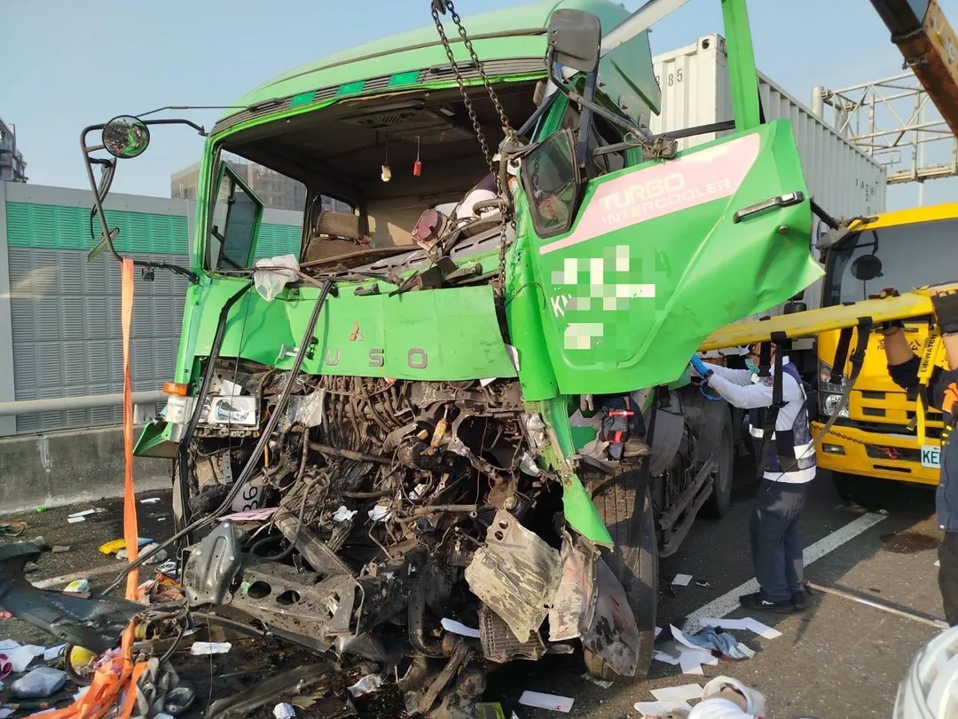 國道10號鼎金系統路段28日發生死亡車禍。（圖／警方提供，下同）