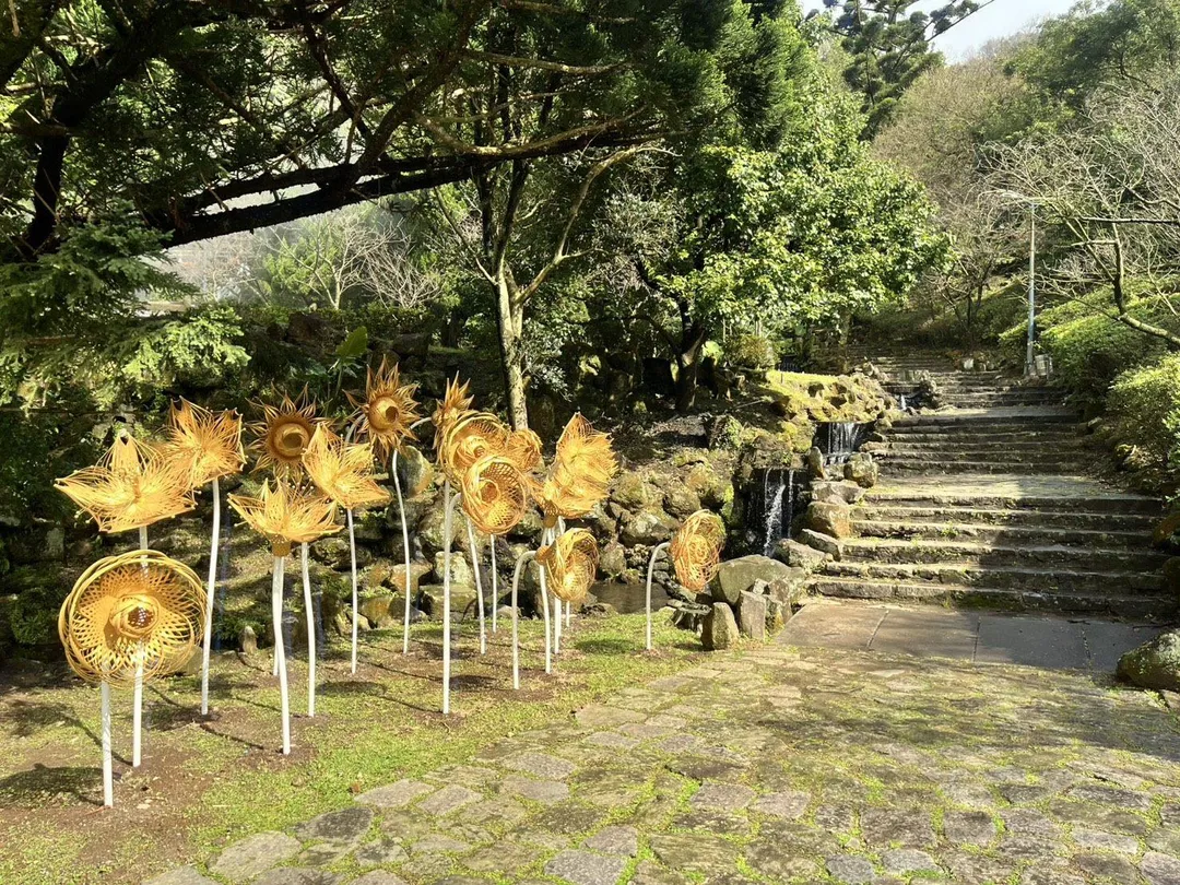 藝術家林靖格以竹編藝術回應陽明山的自然環境。(圖/台北市府提供)