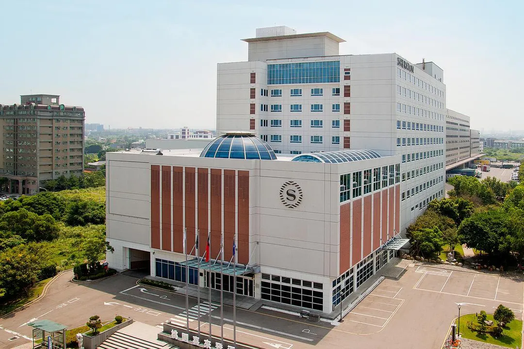 近日一名二寶媽於社群平台Threads上控訴，日前搭桃園喜來登接駁車時，因小孩吵鬧被司機抱怨，竟在交流道附近被趕下車，丟包陌生地點，直呼「太扯了！」。（資料照／翻攝自桃園觀光導覽網）