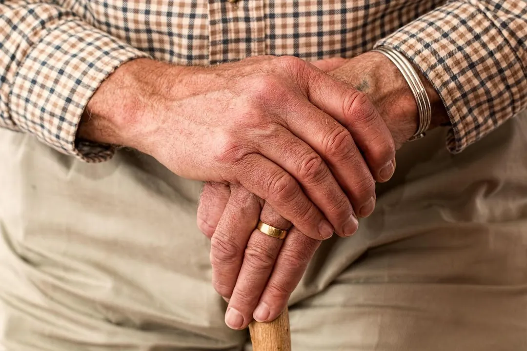 一名73歲男性因心臟不適就醫後被指「宮內早孕」。（示意圖，非當事人／Pixabay）
