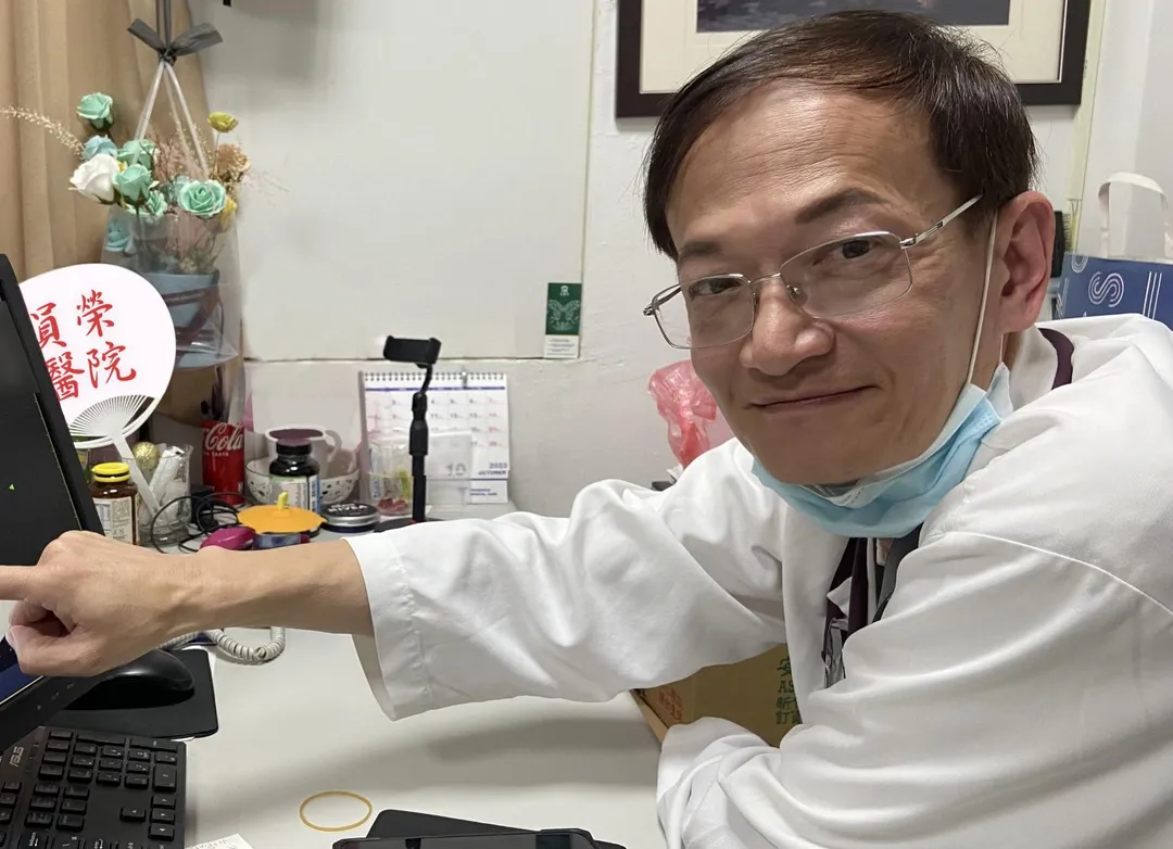 員榮醫療體系員榮醫院腎臟科主任孫樹俊醫師，解釋低血鉀的各種症狀。（圖／員榮醫院）