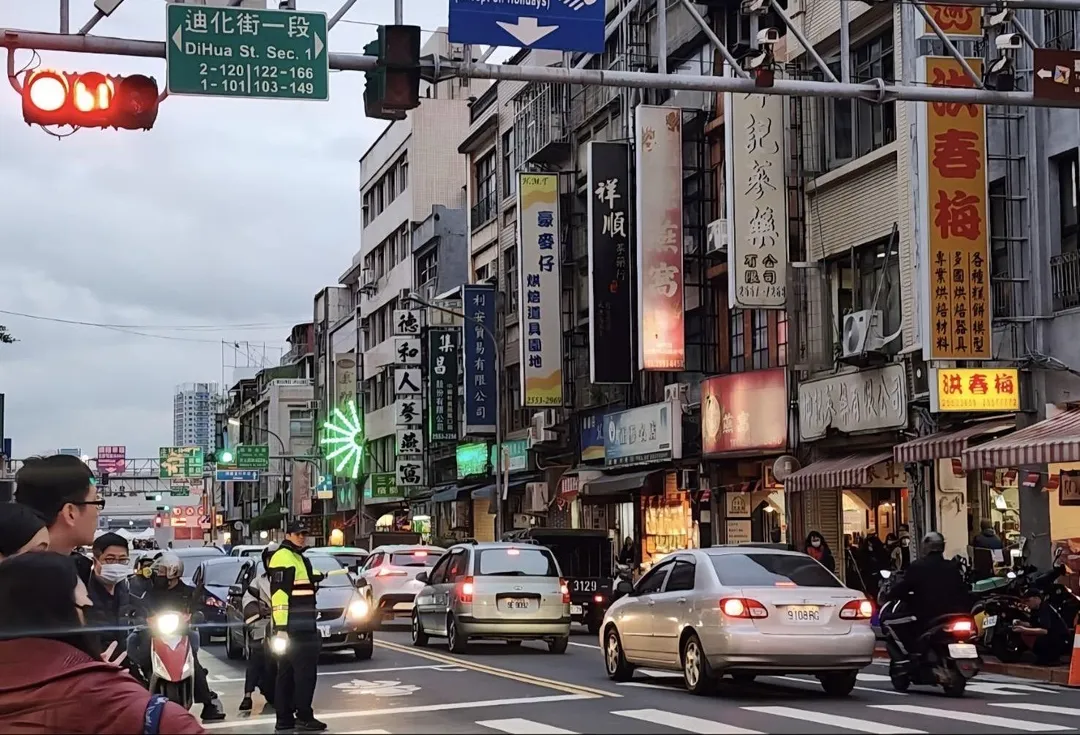 迪化商圈年貨大家今日正式開跑。（圖／翻攝畫面）