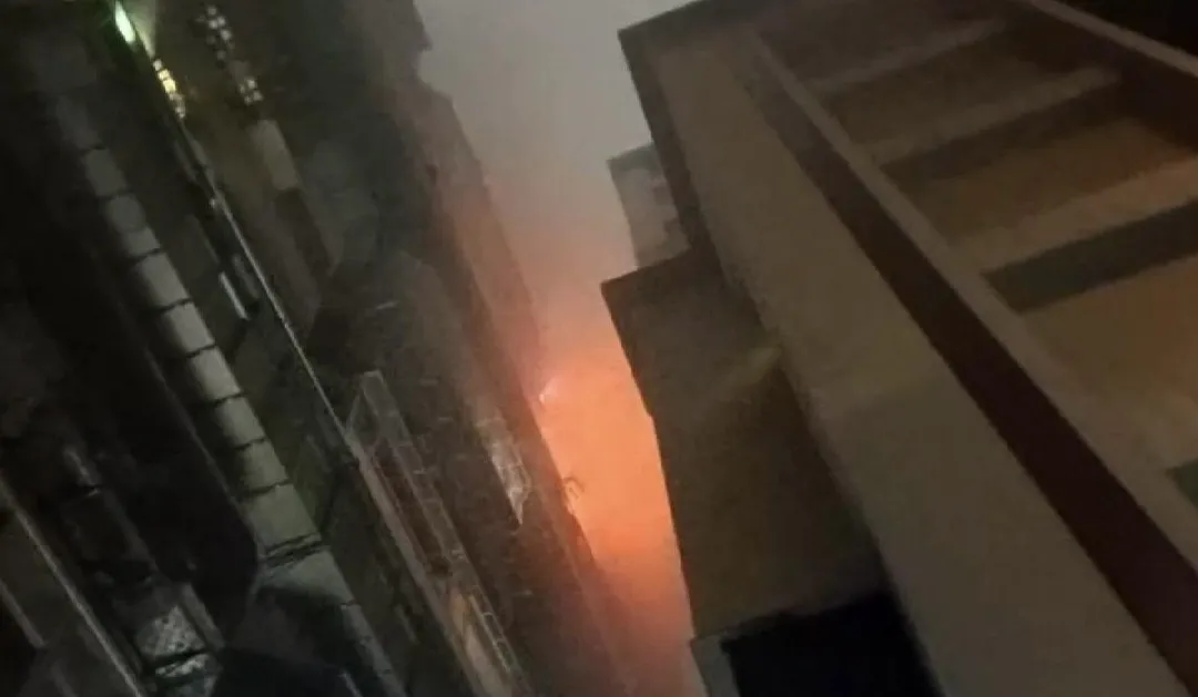 北市大安區光復南路一棟住宅晚間發生火警。(圖/翻攝畫面)