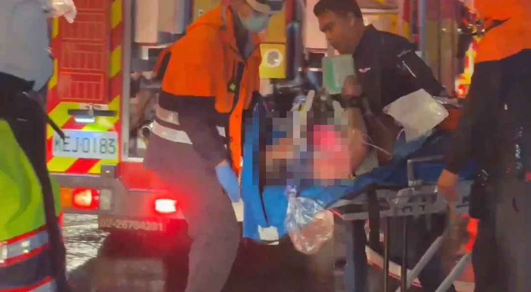 傷者無呼吸心跳送醫搶救。（圖／翻攝畫面）