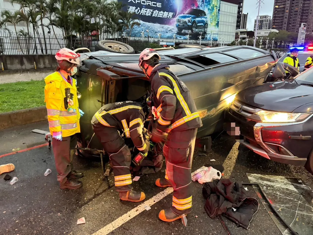 車禍現場。（圖／桃園市消防局提供）