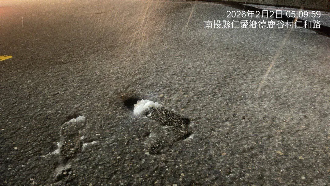 公路總局呼籲,雪季期間山區道路路況難以掌握,如非必要請勿前往台8線及台14甲線高海拔地區。(圖/翻攝畫面)