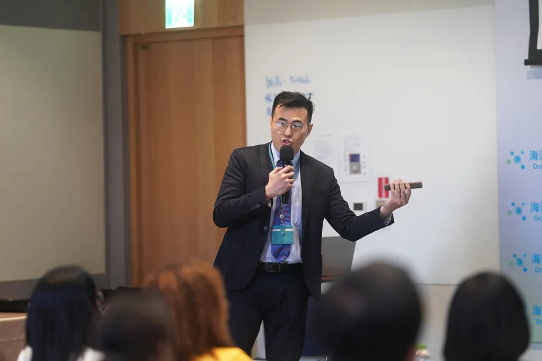 海洋福星執行長曾柏錕於記者會上介紹馬尾藻資源化發電應用效益。（圖／海洋福星生物科技股份有限公司提供）