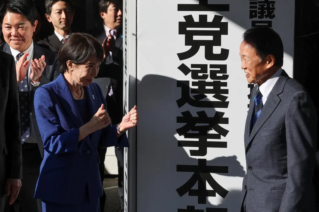 高市早苗（左）與麻生太郎（右）於眾院改選前造勢。（圖／路透社）